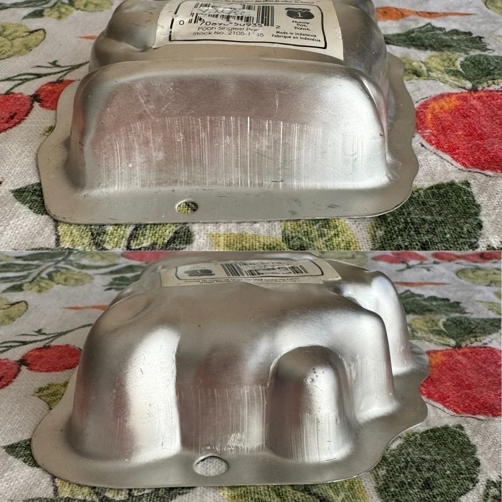 Vintage 90s Looney Tunes and Pooh cake molds set